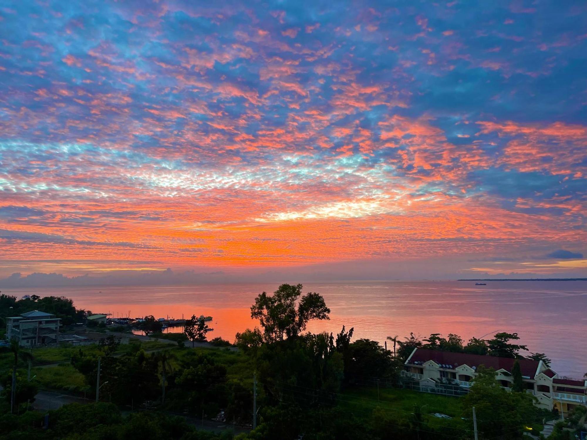 La Mirada Deluxe Suites With Oceanview Lapu-Lapu City Exteriör bild